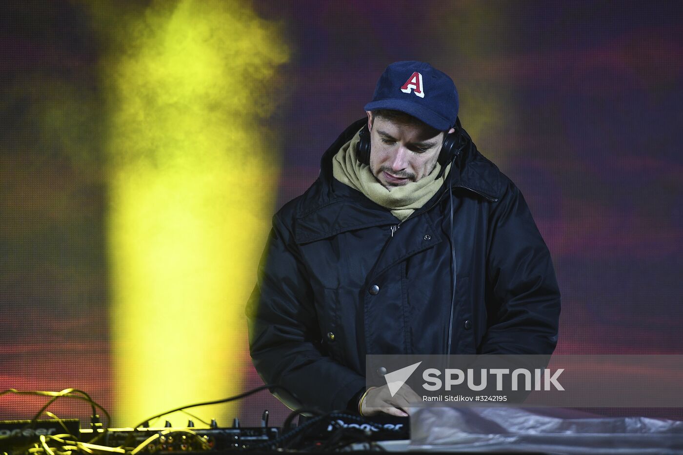 Stereo ice rink opens in Gorky Park
