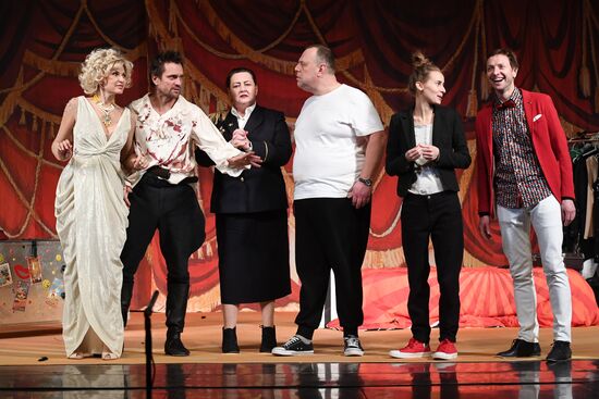 "High Wire Act" premieres at a Moscow theater