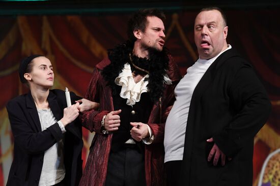 "High Wire Act" premieres at a Moscow theater