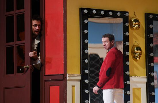 "High Wire Act" premieres at a Moscow theater