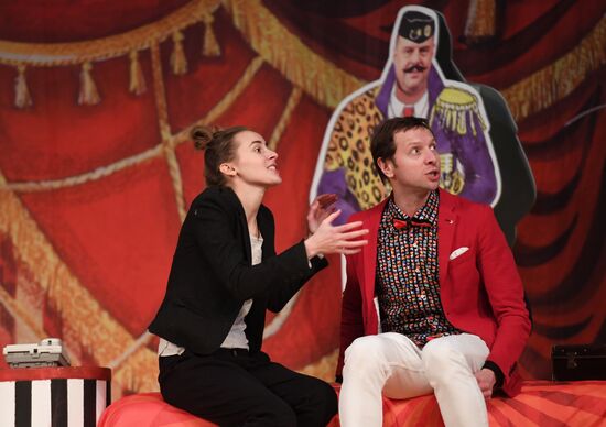 "High Wire Act" premieres at a Moscow theater