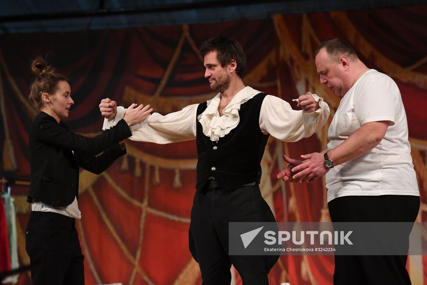 "High Wire Act" premieres at a Moscow theater