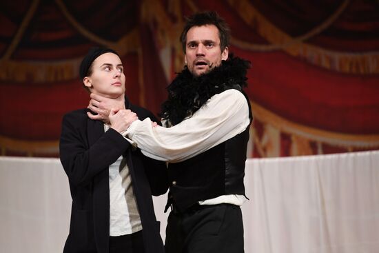 "High Wire Act" premieres at a Moscow theater