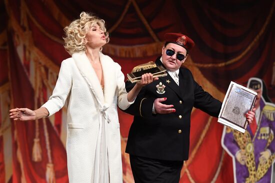 "High Wire Act" premieres at a Moscow theater