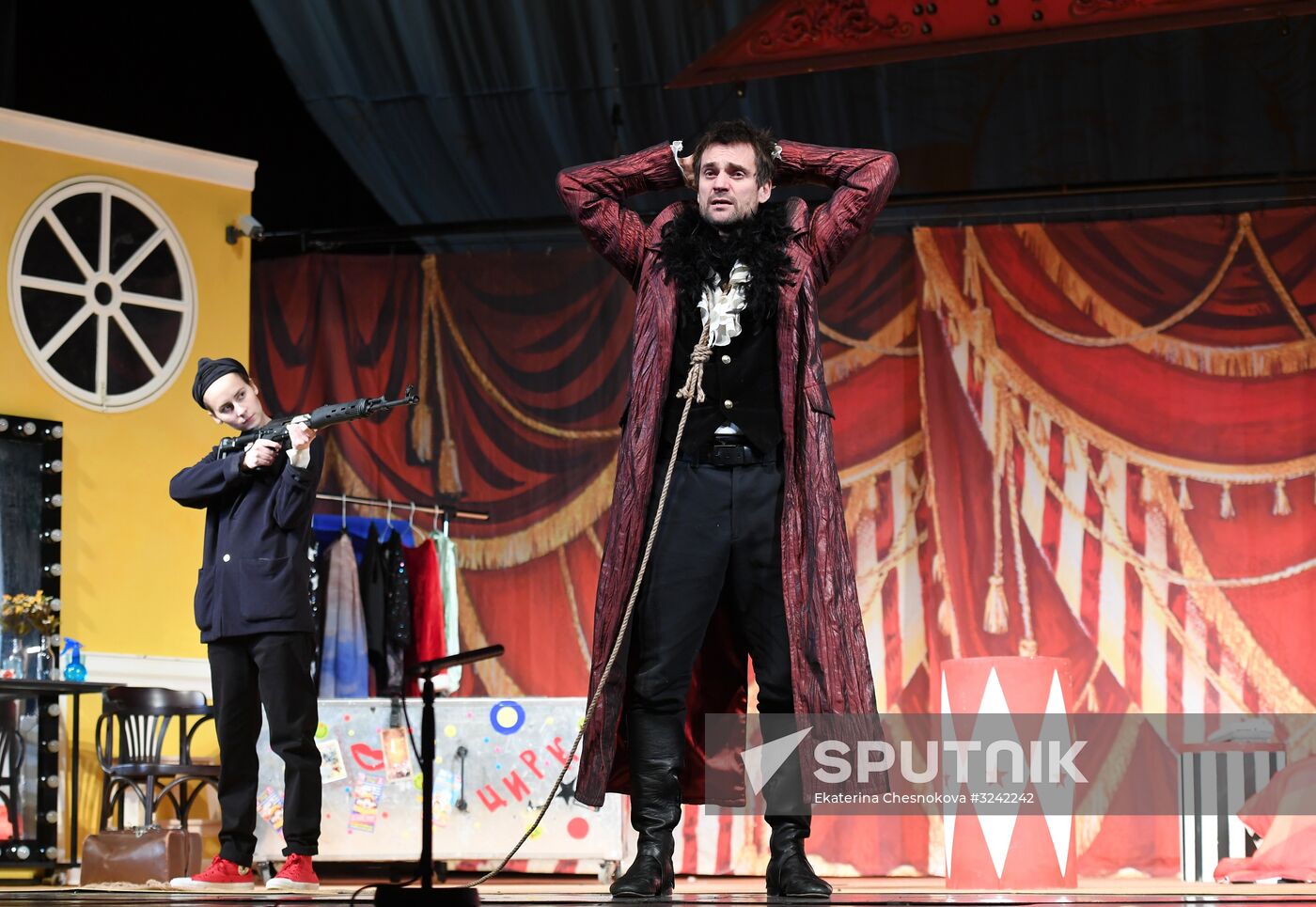 "High Wire Act" premieres at a Moscow theater