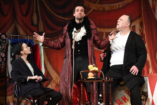 "High Wire Act" premieres at a Moscow theater