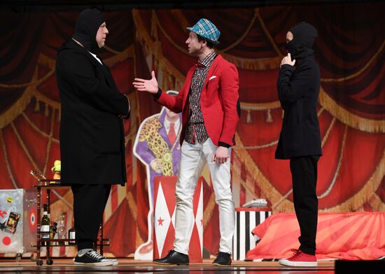 "High Wire Act" premieres at a Moscow theater