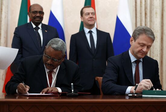 Prime Minister Dmitry Medvedev meets with President of Sudan Omar al-Bashir