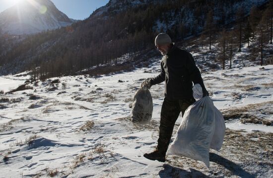 Campaign for cleaning up foot of Belukha Mountain