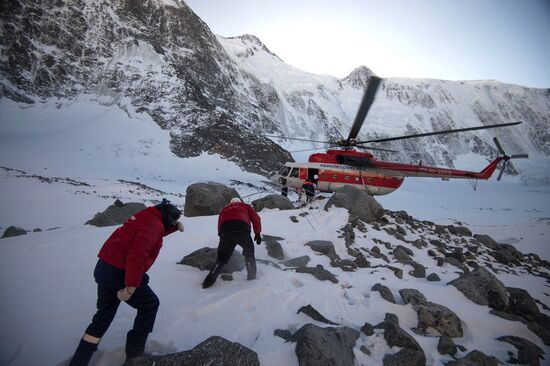 Campaign for cleaning up foot of Belukha Mountain