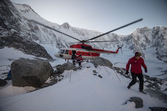 Campaign for cleaning up foot of Belukha Mountain