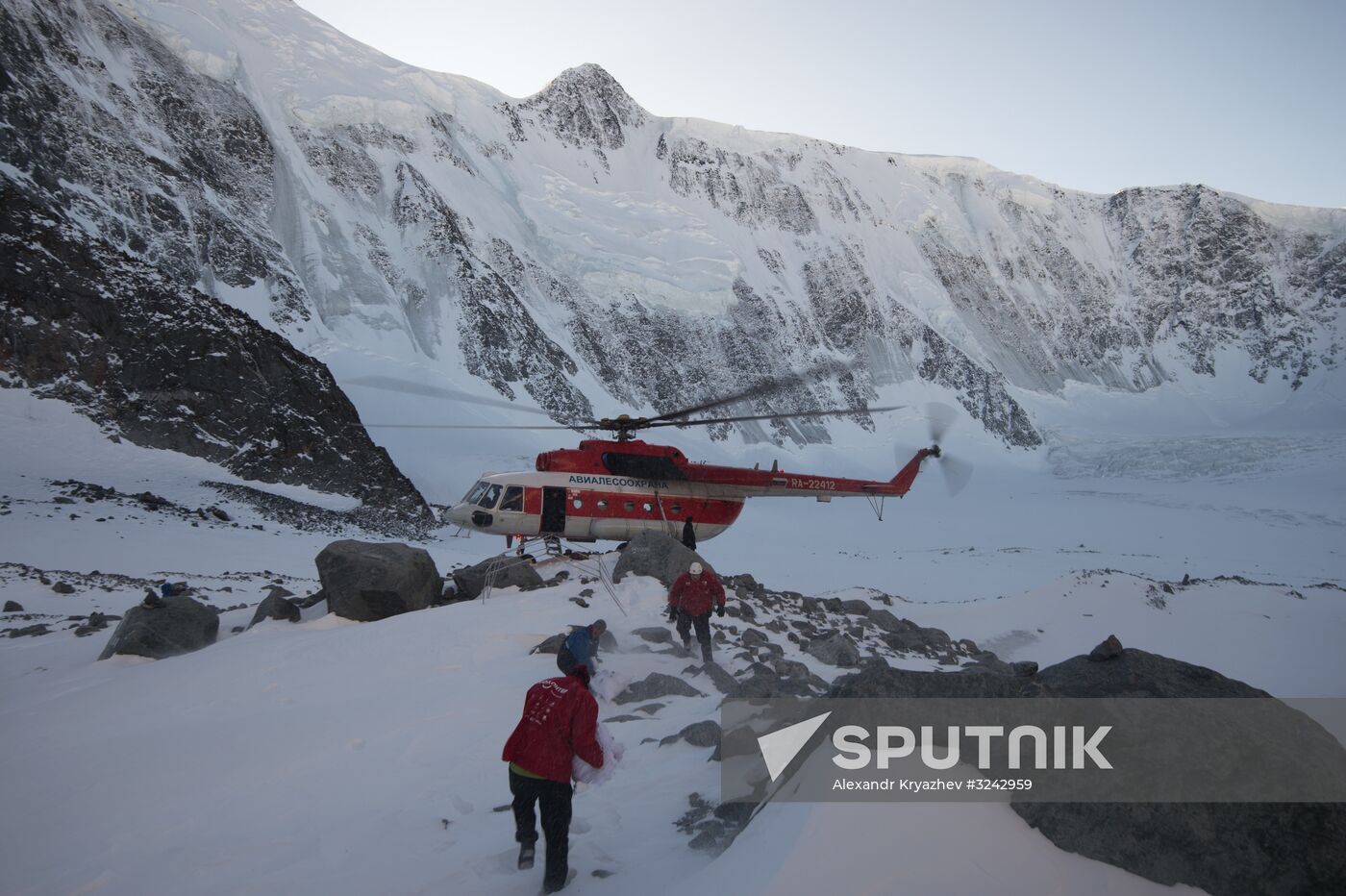 Campaign for cleaning up foot of Belukha Mountain