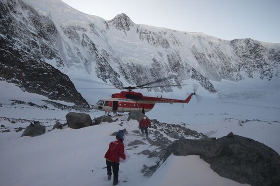 Campaign for cleaning up foot of Belukha Mountain