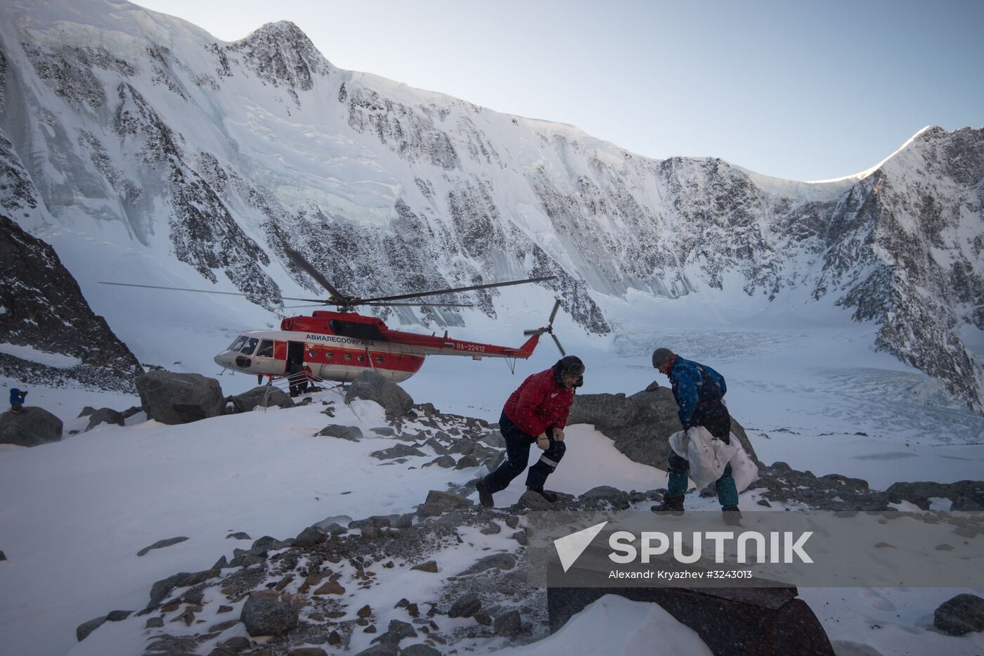 Campaign for cleaning up foot of Belukha Mountain