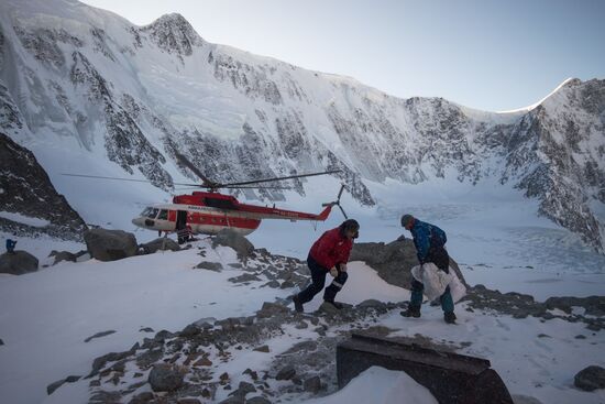 Campaign for cleaning up foot of Belukha Mountain