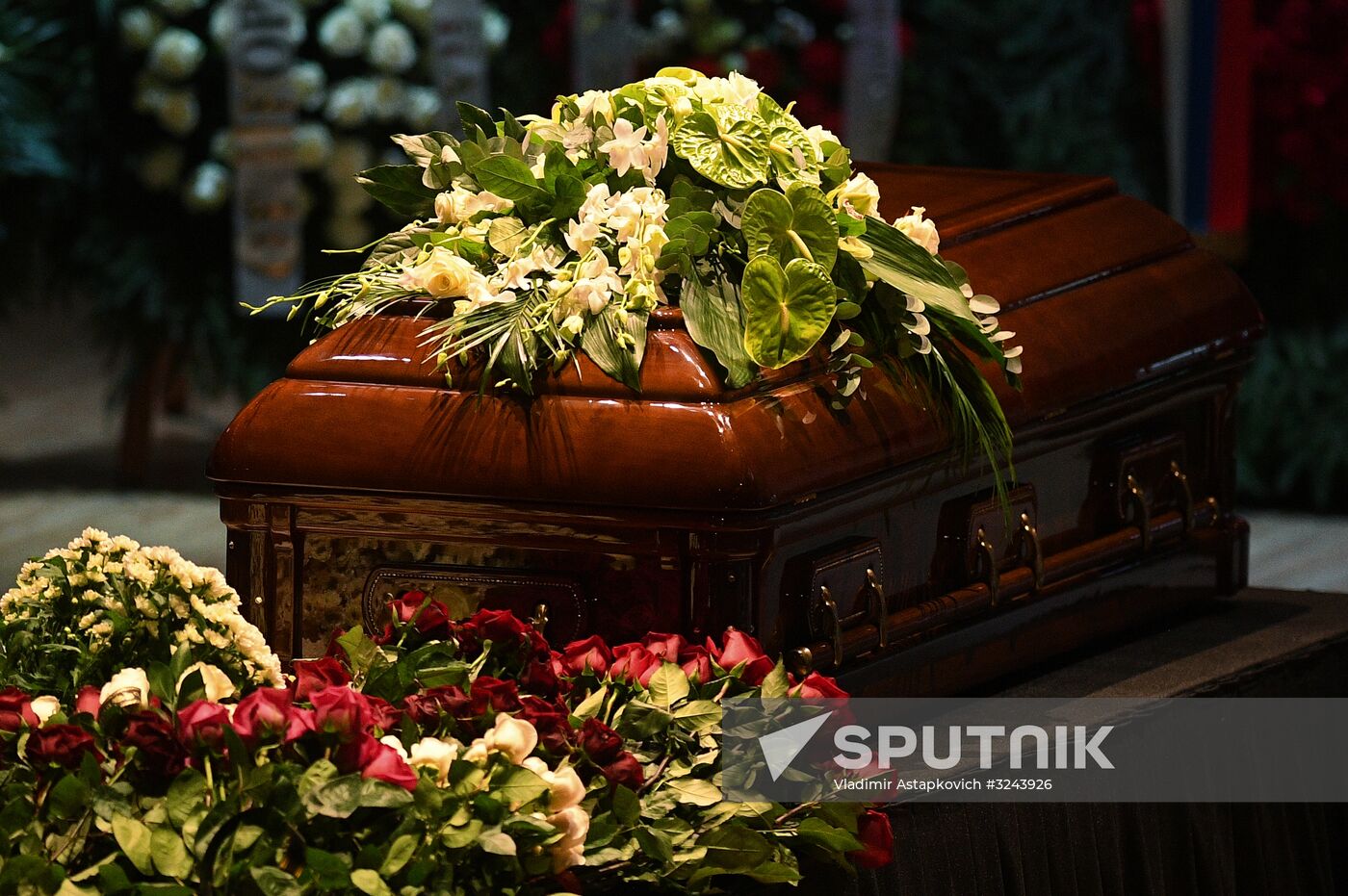 Opera singer Dmitri Hvorostovsky lies in repose