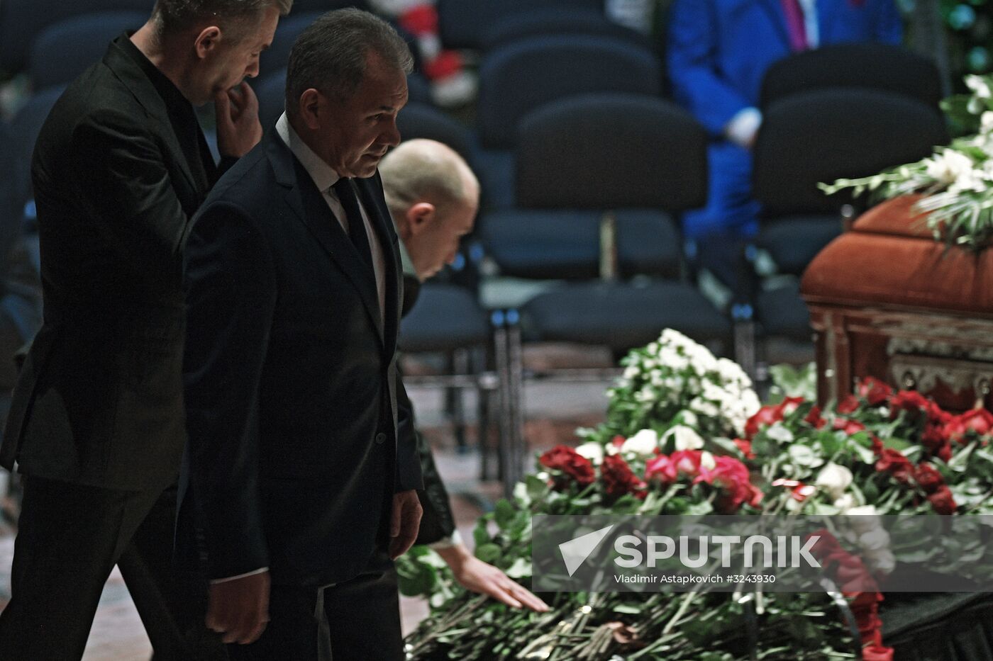 Opera singer Dmitri Hvorostovsky lies in repose