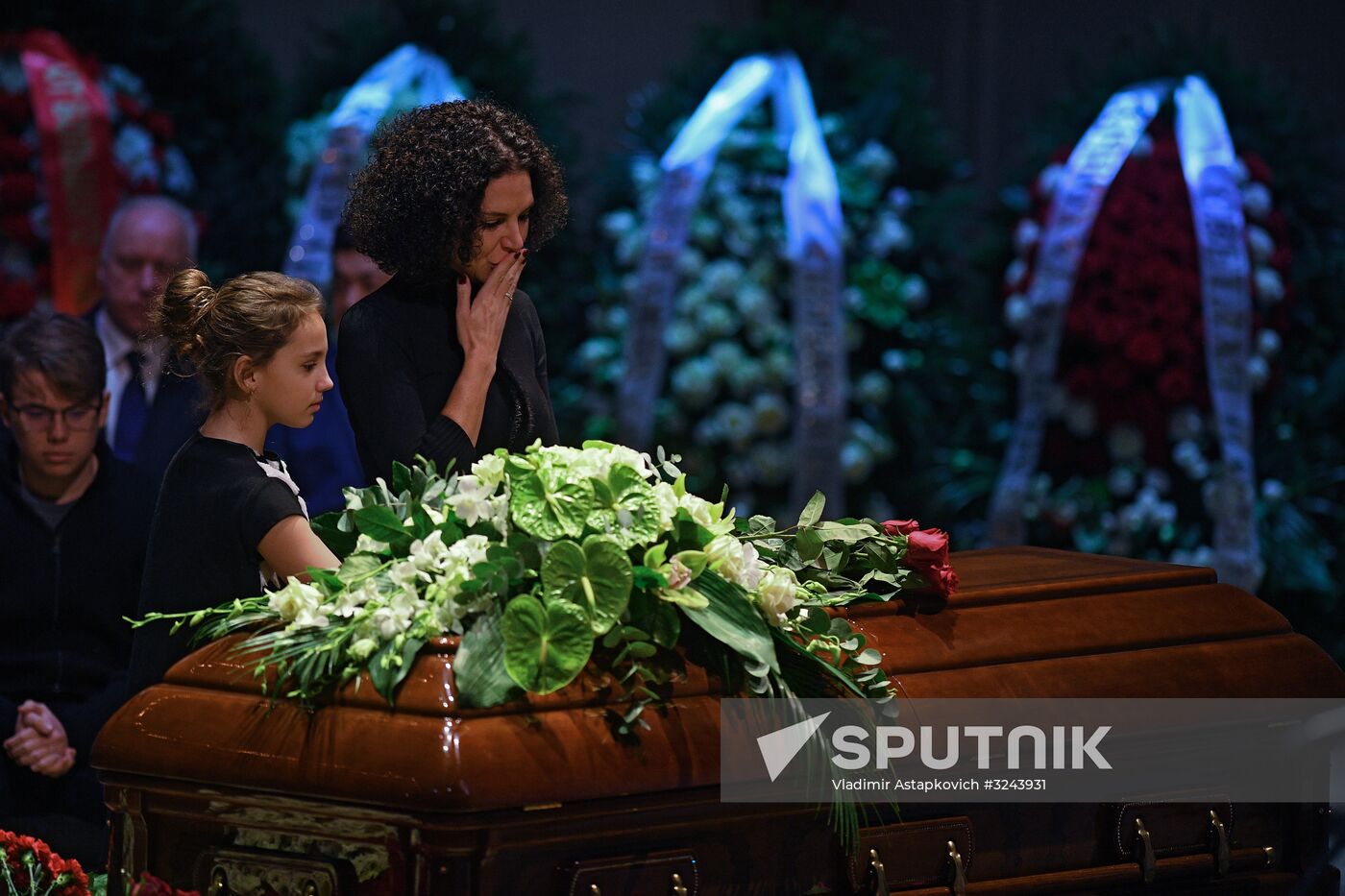 Opera singer Dmitri Hvorostovsky lies in repose