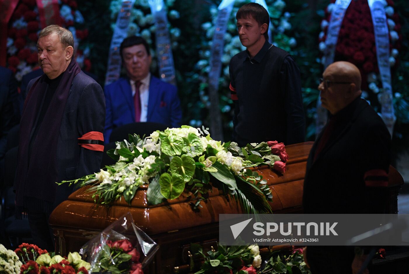 Opera singer Dmitri Hvorostovsky lies in repose