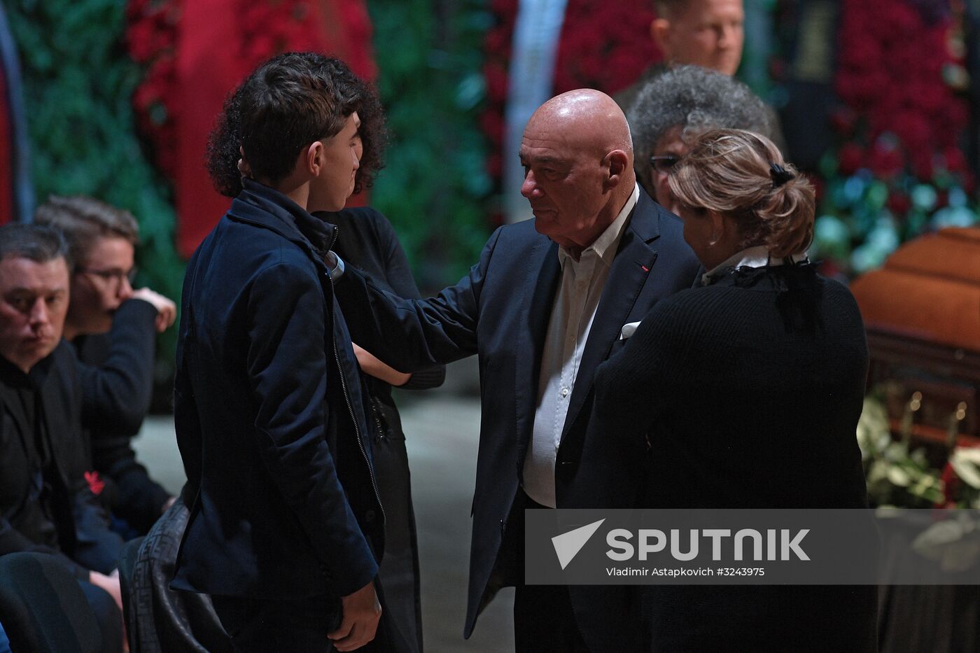 Opera singer Dmitri Hvorostovsky lies in repose