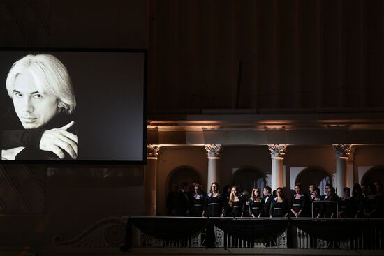 Opera singer Dmitri Hvorostovsky lies in repose
