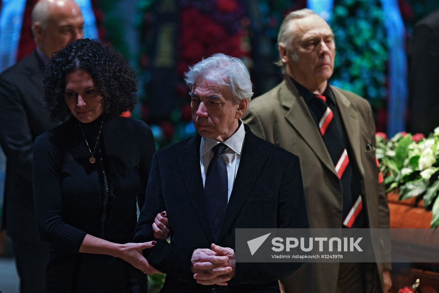 Opera singer Dmitri Hvorostovsky lies in repose