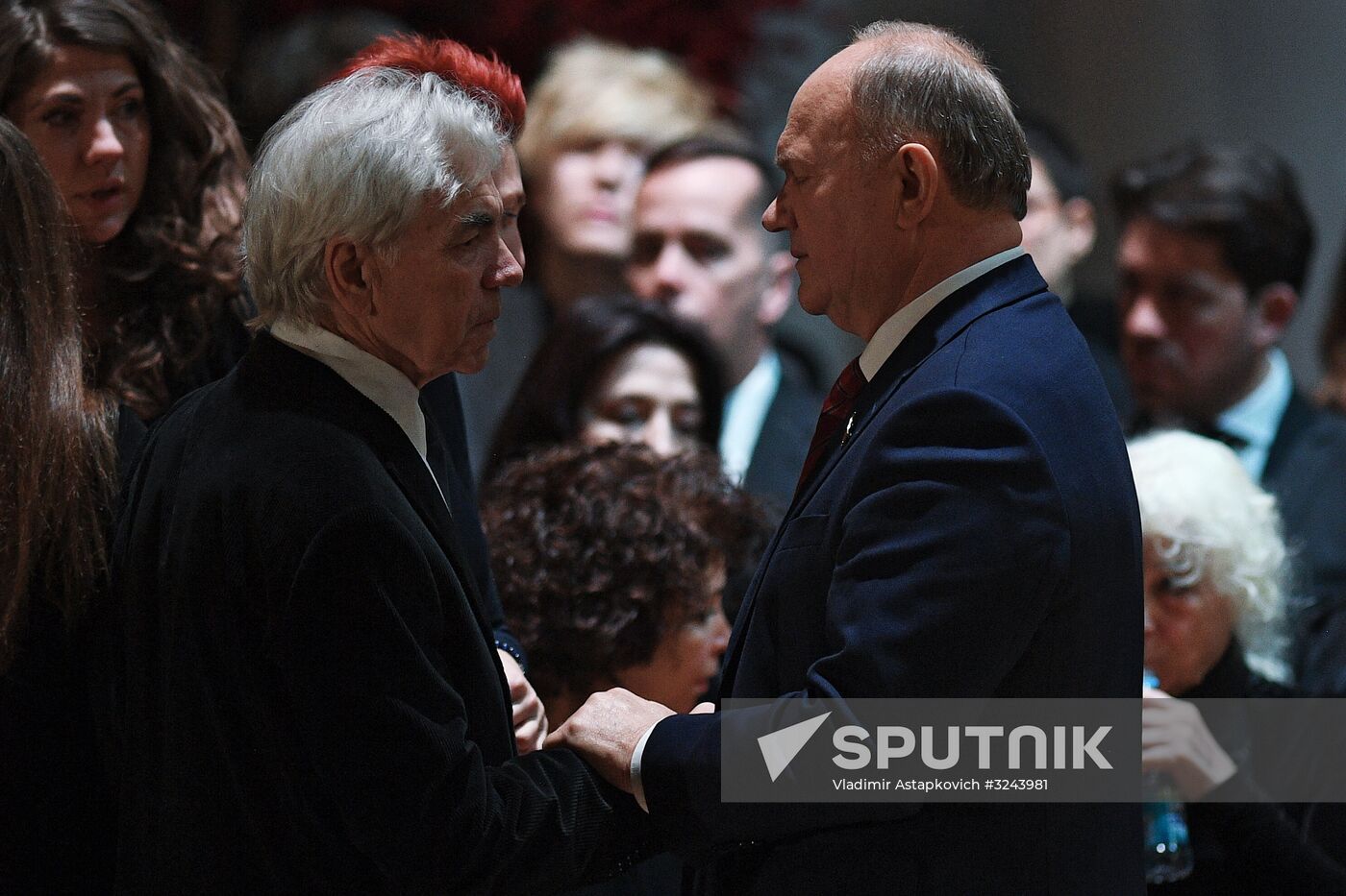 Opera singer Dmitri Hvorostovsky lies in repose