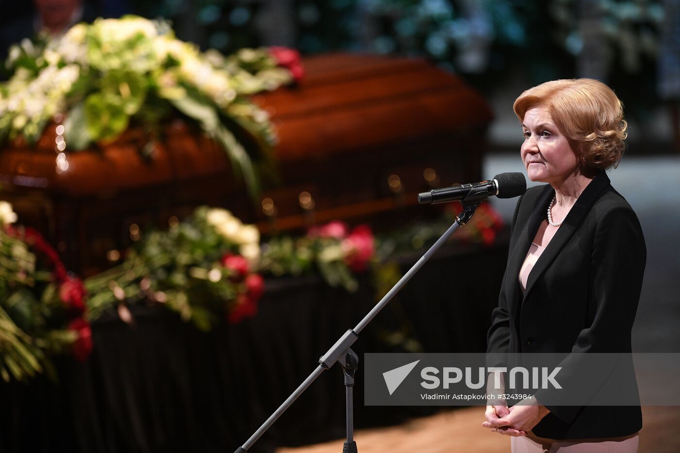 Opera singer Dmitri Hvorostovsky lies in repose