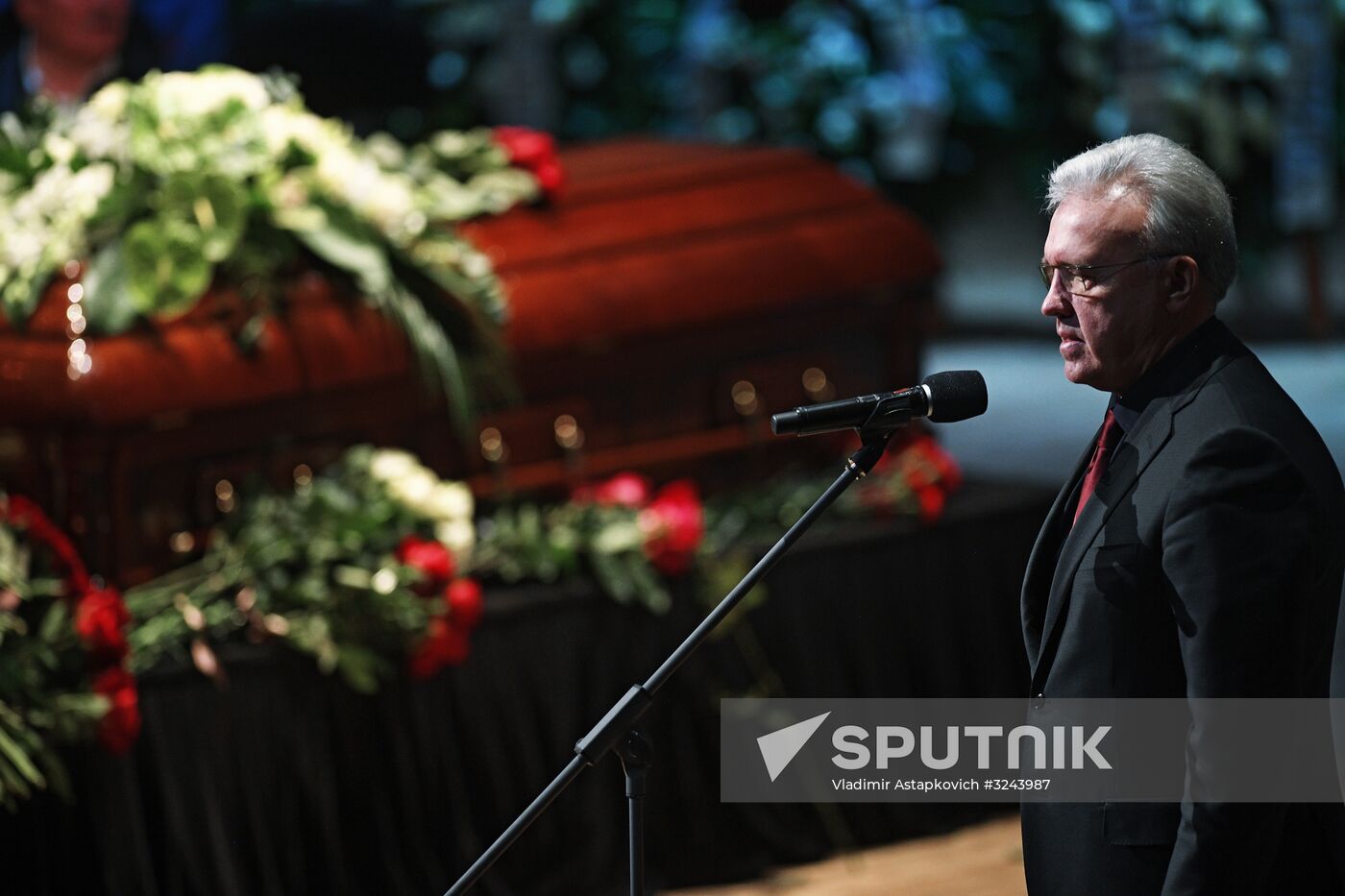 Opera singer Dmitri Hvorostovsky lies in repose
