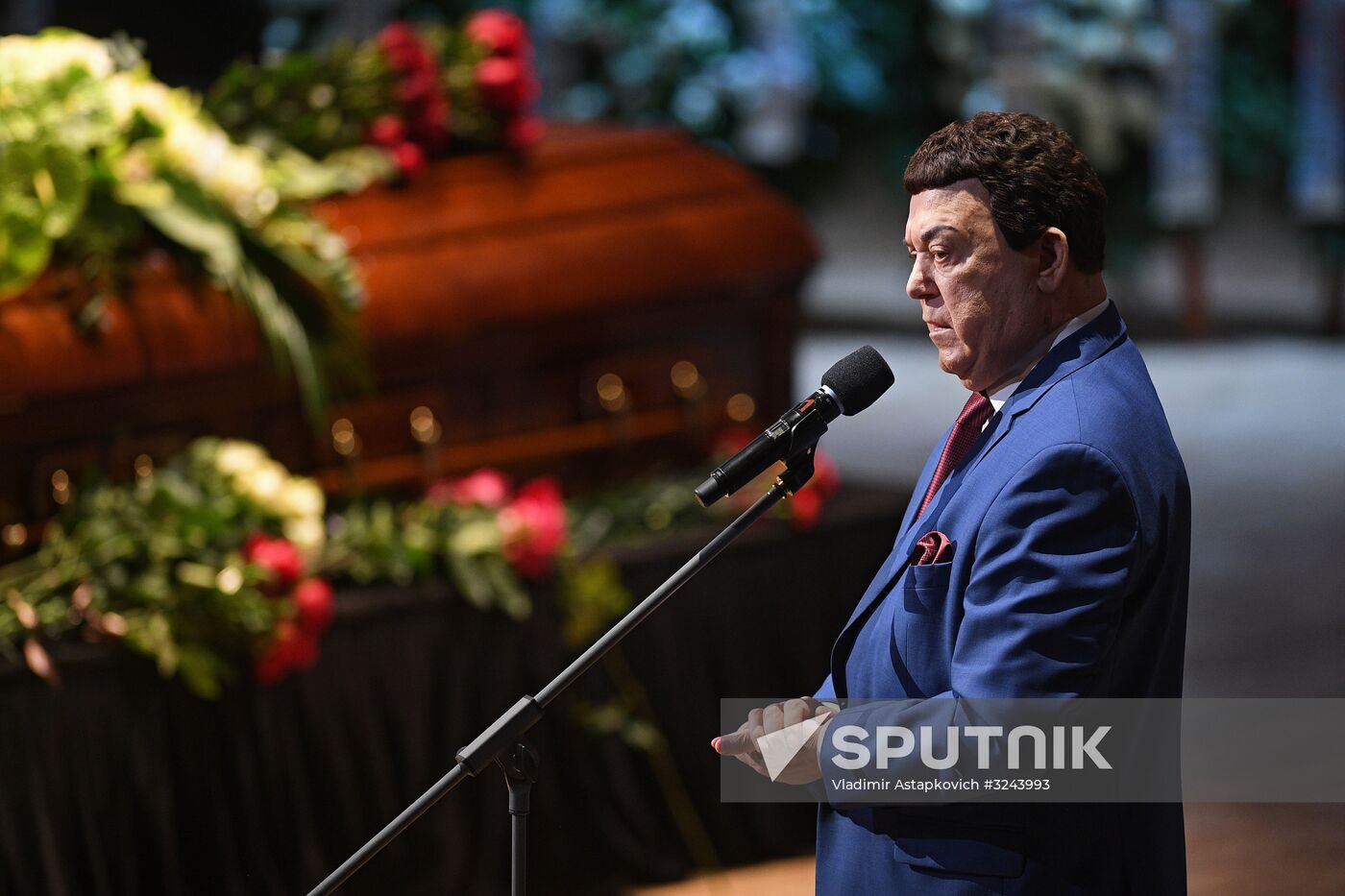 Opera singer Dmitri Hvorostovsky lies in repose