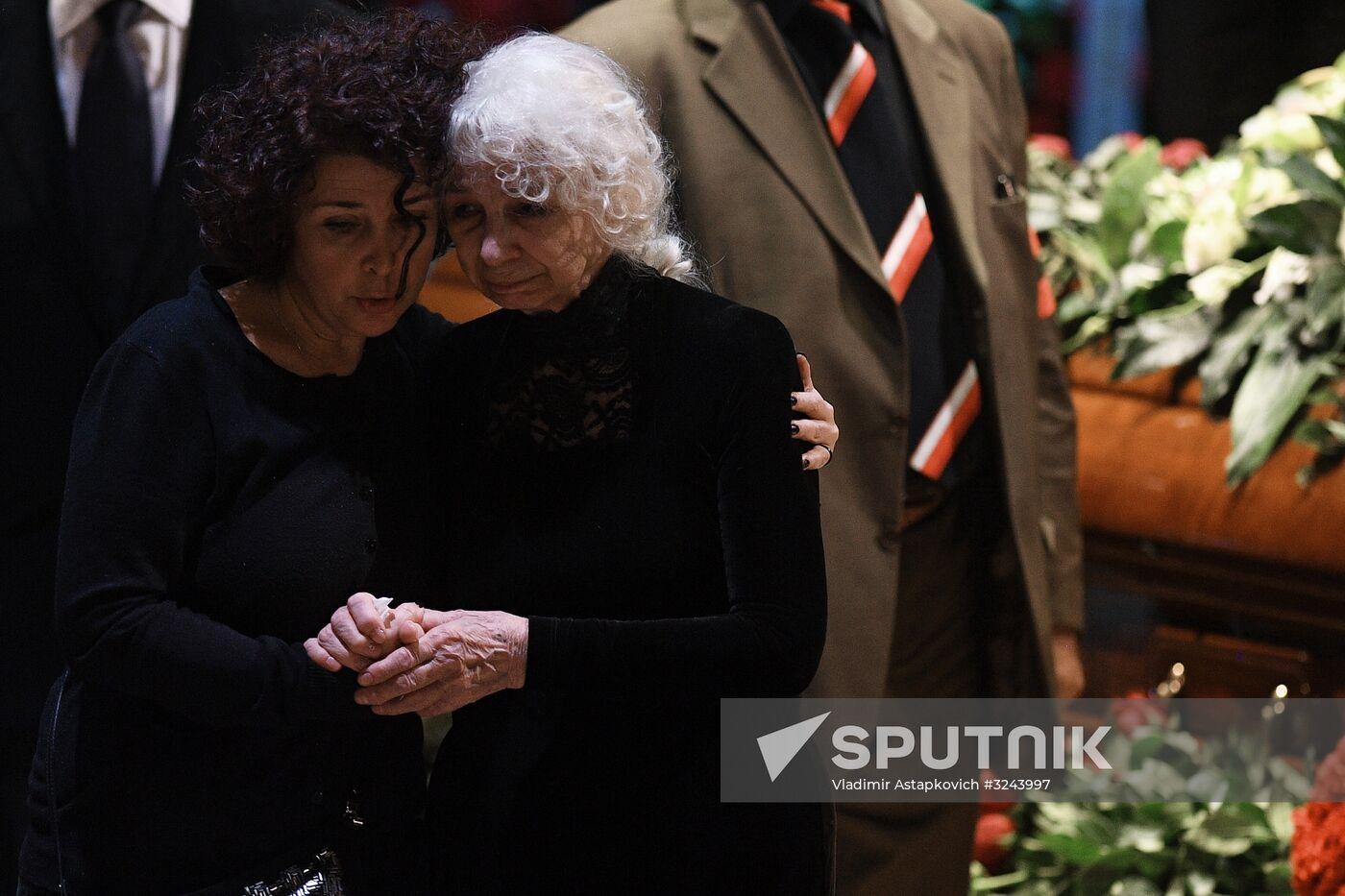 Opera singer Dmitri Hvorostovsky lies in repose