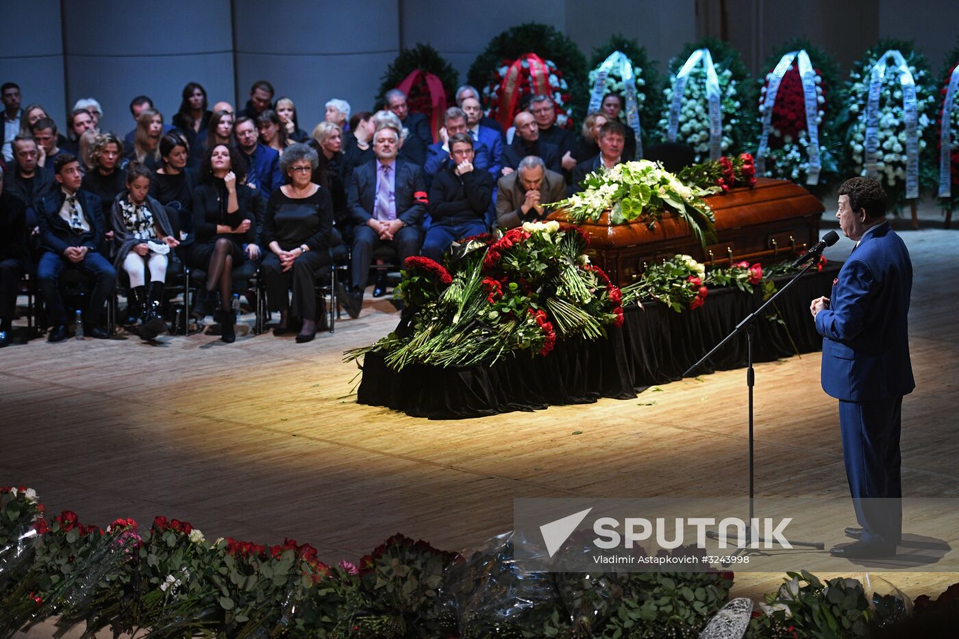 Opera singer Dmitri Hvorostovsky lies in repose