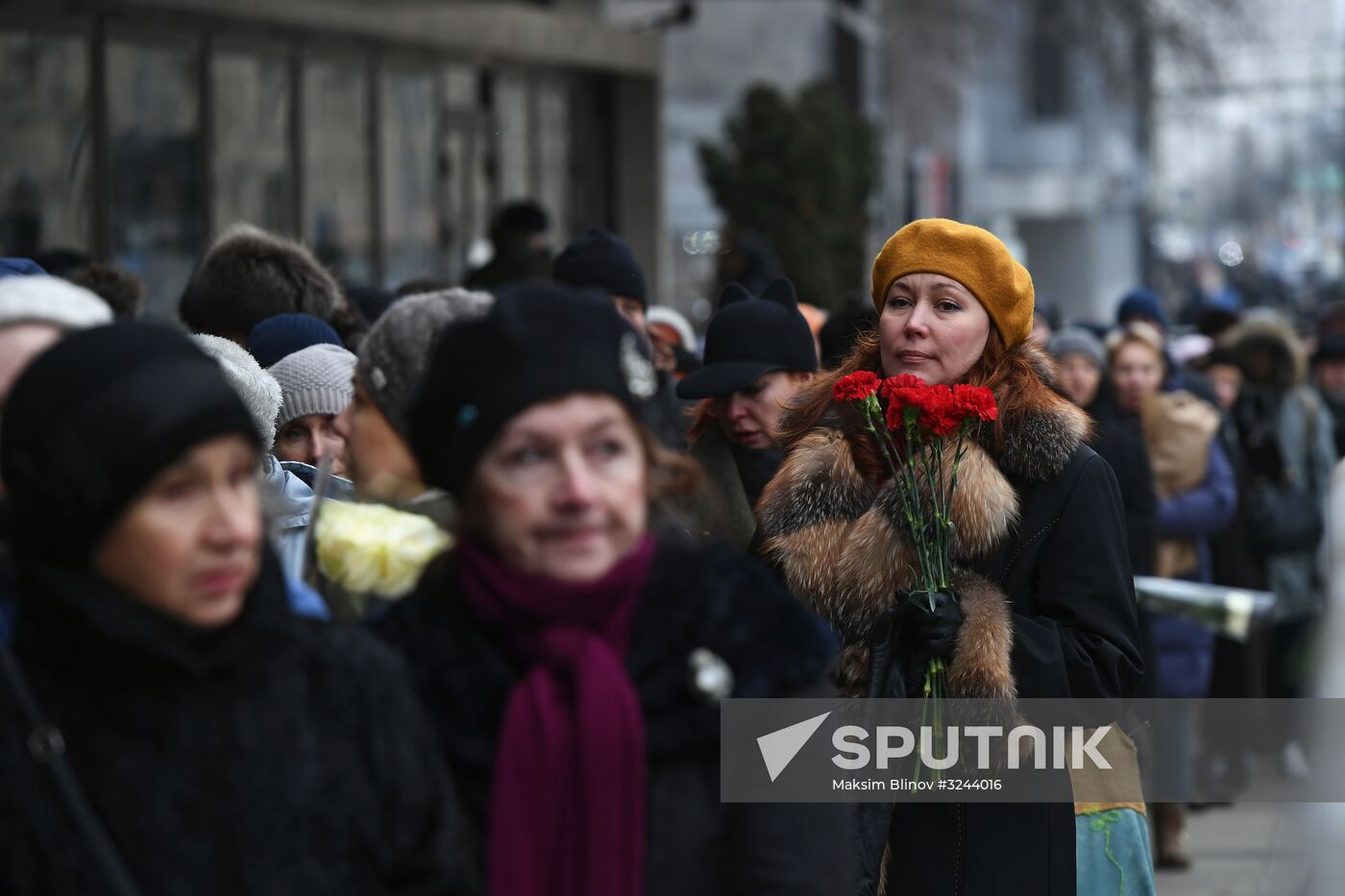 Opera singer Dmitri Hvorostovsky lies in repose