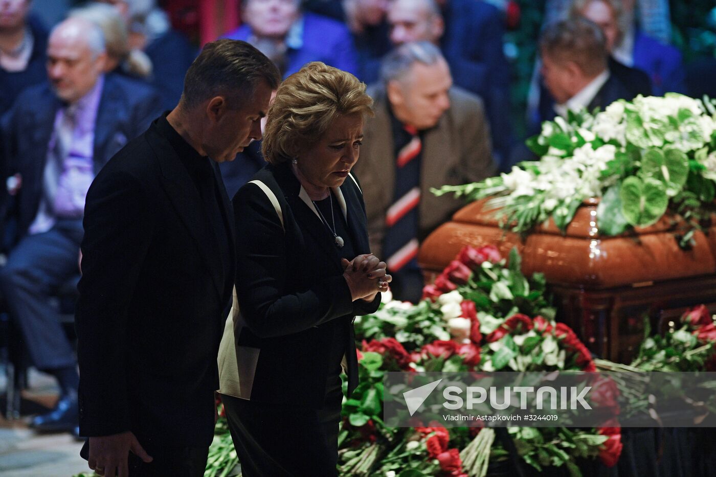 Opera singer Dmitri Hvorostovsky lies in repose