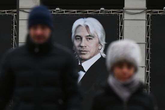 Opera singer Dmitri Hvorostovsky lies in repose