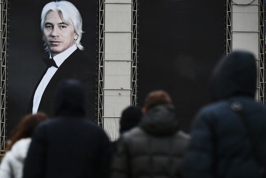 Opera singer Dmitri Hvorostovsky lies in repose