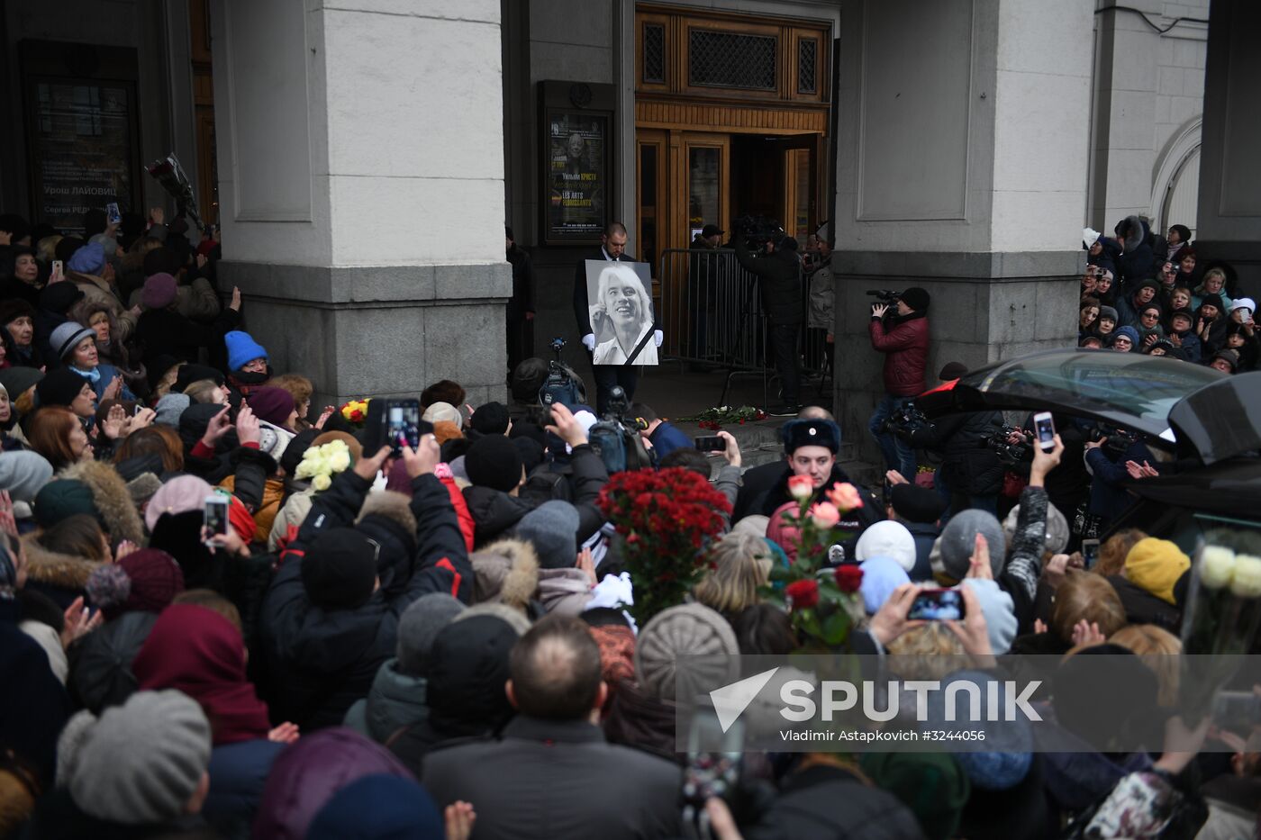 Opera singer Dmitri Hvorostovsky lies in repose