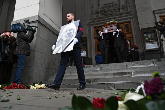 Opera singer Dmitri Hvorostovsky lies in repose