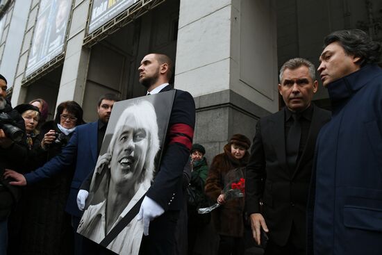 Opera singer Dmitri Hvorostovsky lies in repose