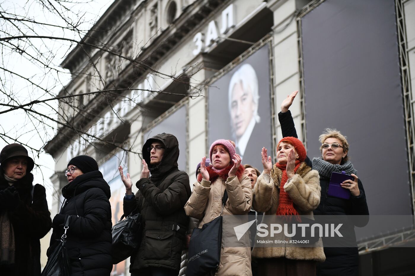 Opera singer Dmitri Hvorostovsky lies in repose