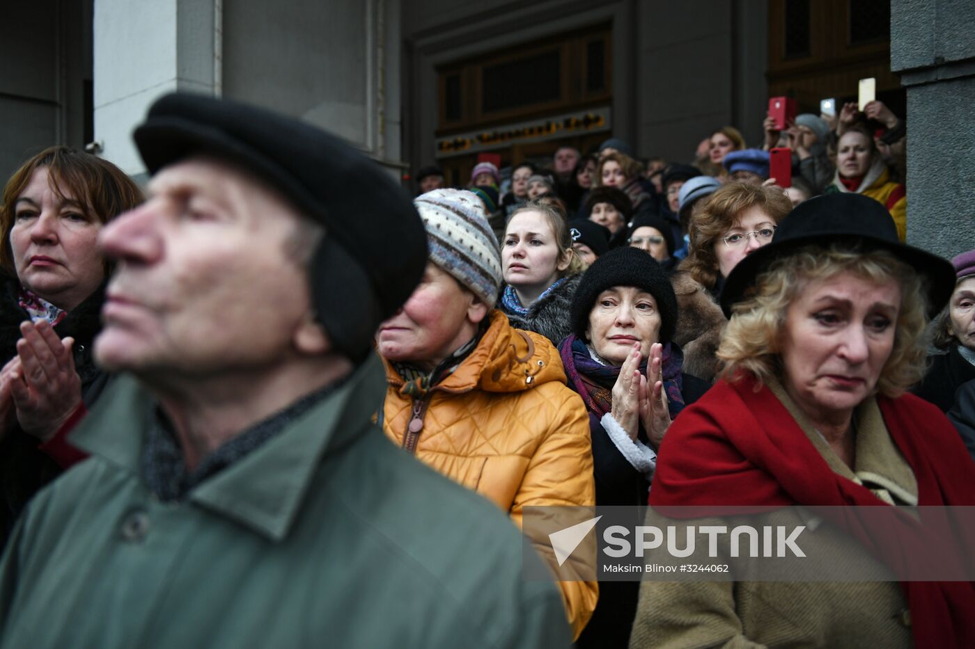 Opera singer Dmitri Hvorostovsky lies in repose
