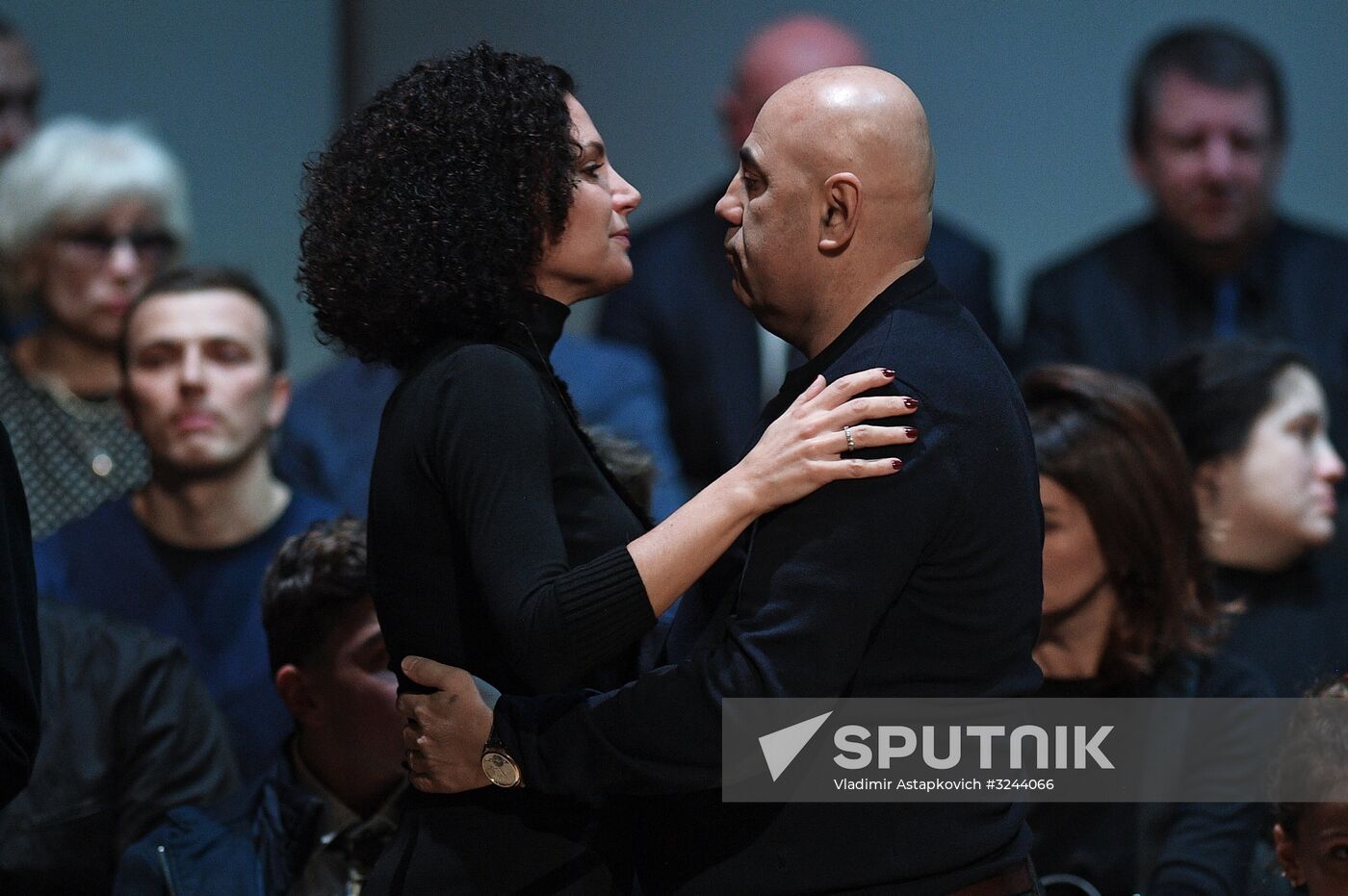 Opera singer Dmitri Hvorostovsky lies in repose