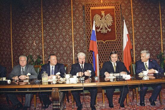 Russian Prime Minister Mikhail Kasyanov visits Poland