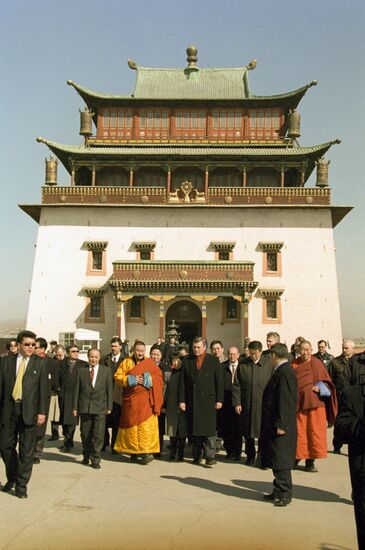 Russian Prime Minister Mikhail Kasyanov visits Mongolia