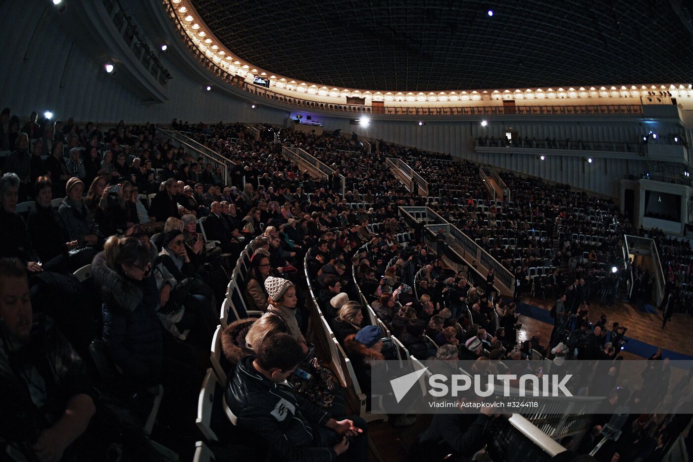 Opera singer Dmitri Hvorostovsky lies in repose