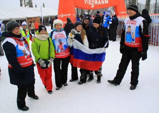 Russian fans support suspended Russian skiers