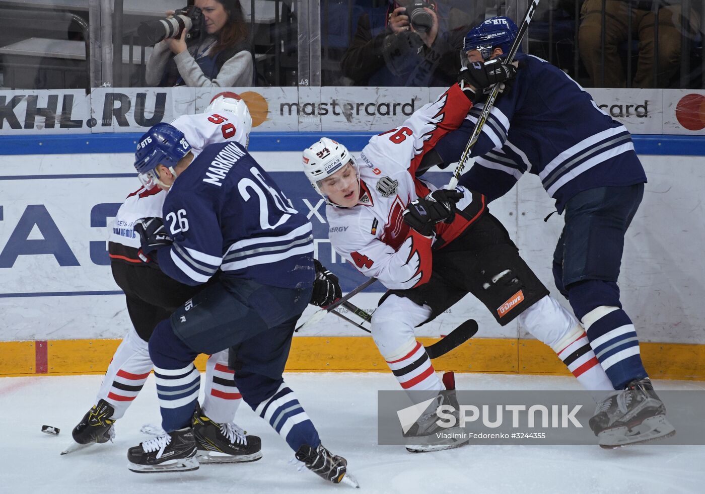 Hockey. KHL. Dynamo Moscow vs. Avangard