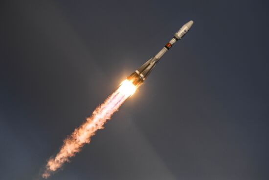Soyuz-2.16 rocket launches Meteor No. 2-1 spacecraft from Vostochny space center