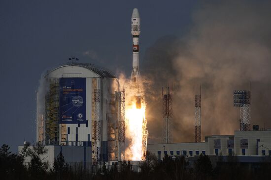 Soyuz-2.16 rocket launches Meteor No. 2-1 spacecraft from Vostochny space center