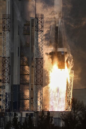 Soyuz-2.16 rocket launches Meteor No. 2-1 spacecraft from Vostochny space center